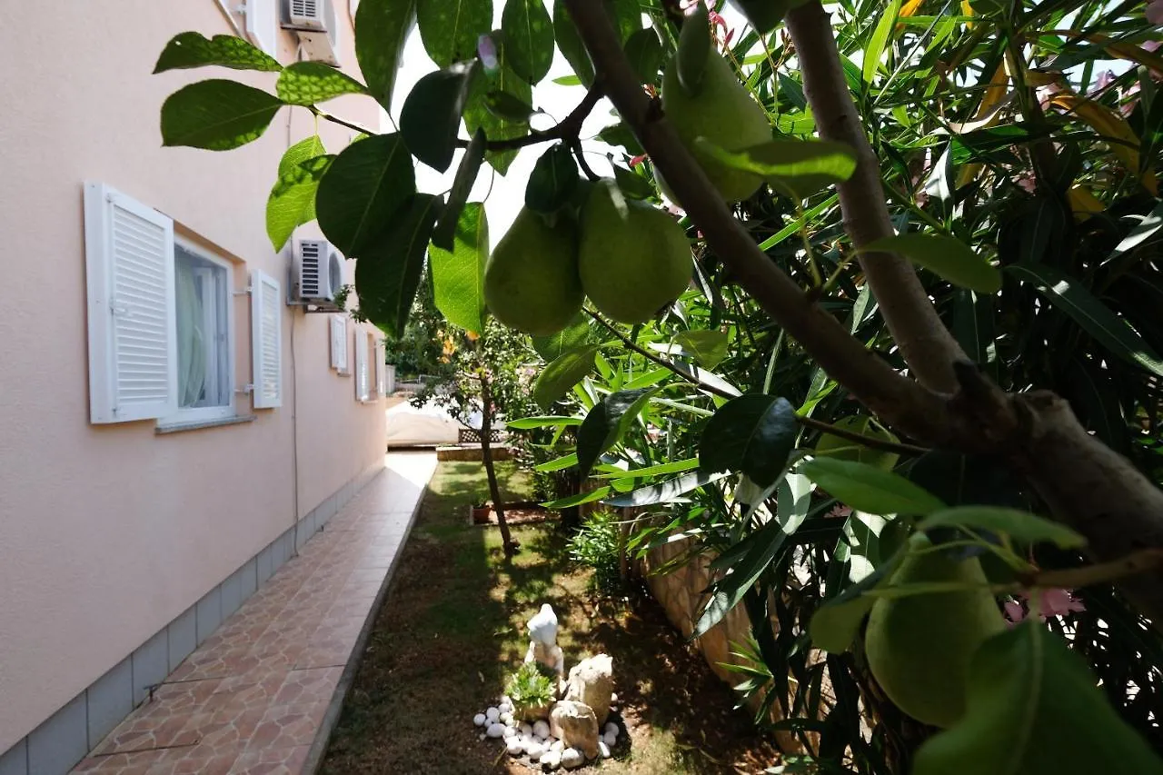 Apartments Coral Klimno Croatia